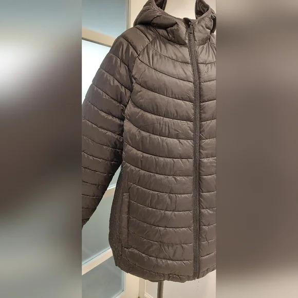 Sleek Black Hooded Puffer Jacket - Picture 2 of 7